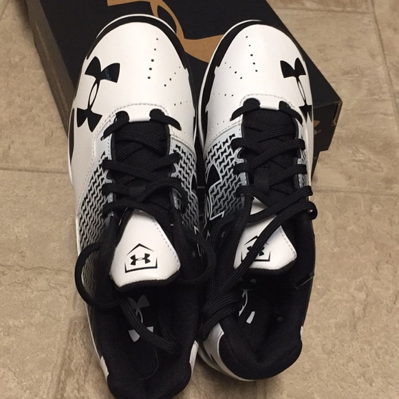 under armor baseball shoes